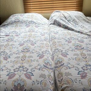 2 sets twin XL Floral 100% Cotton Flannel sheets can be used for split king bed